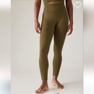 NWOT Athleta Aracia Olive Green Aurora Seamless Tight